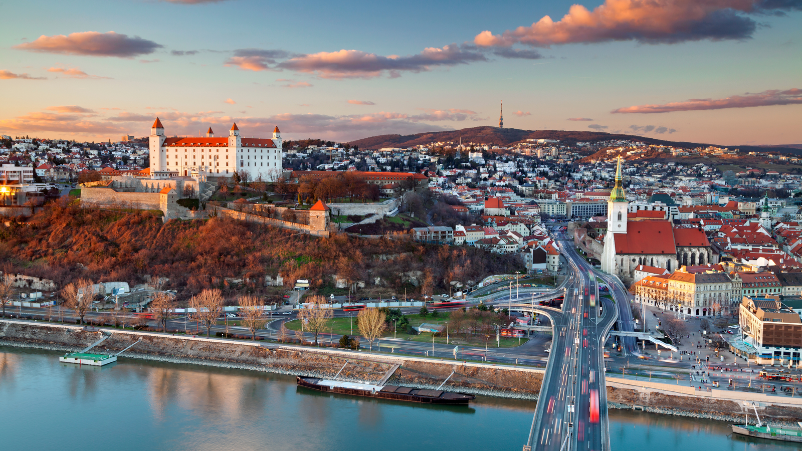 Ghid de calatorie Bratislava, Slovacia – Castele, peisaje peste Dunare si delicii culinare