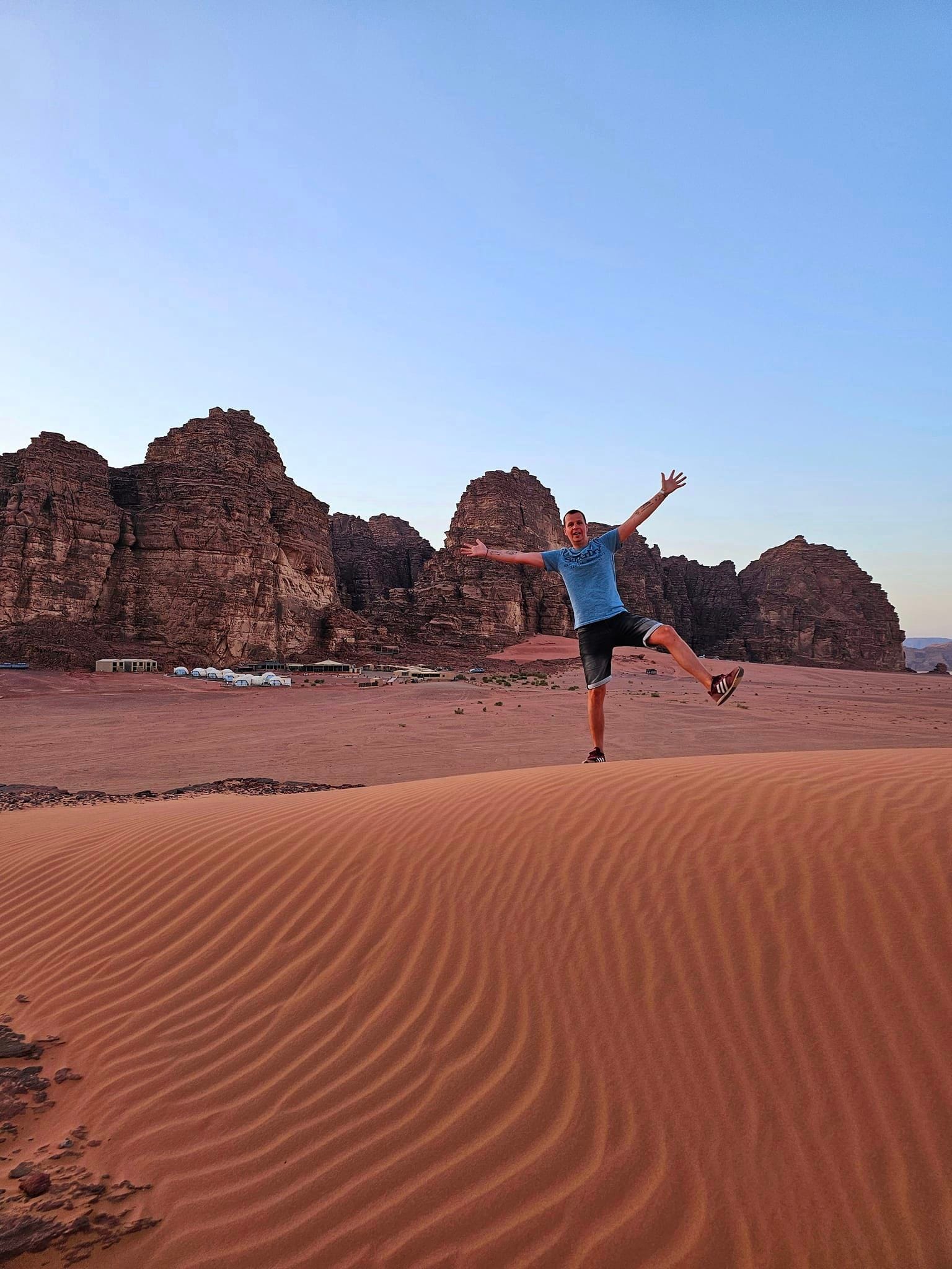 Singur cu mașina prin deșertul Wadi Rum din IORDANIA!