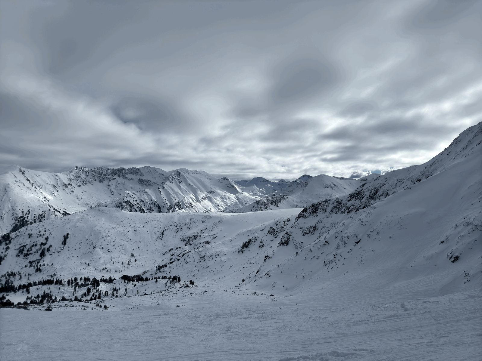 Bansko: Destinația perfectă pentru iubitorii de iarnă | Ghid complet pentru schi!